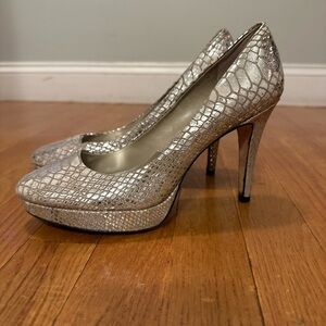 White House, Black market heels. Size 8
